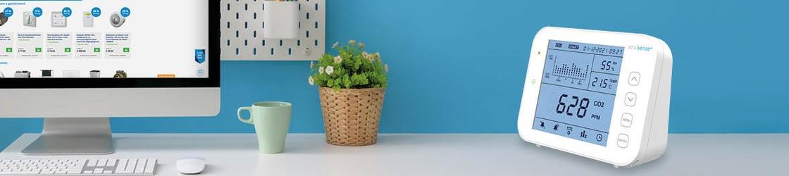 How does a CO2 monitor work?